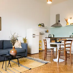 Stilvolles Apartment Im Zentrum Mit Parkplatz Appartamento
